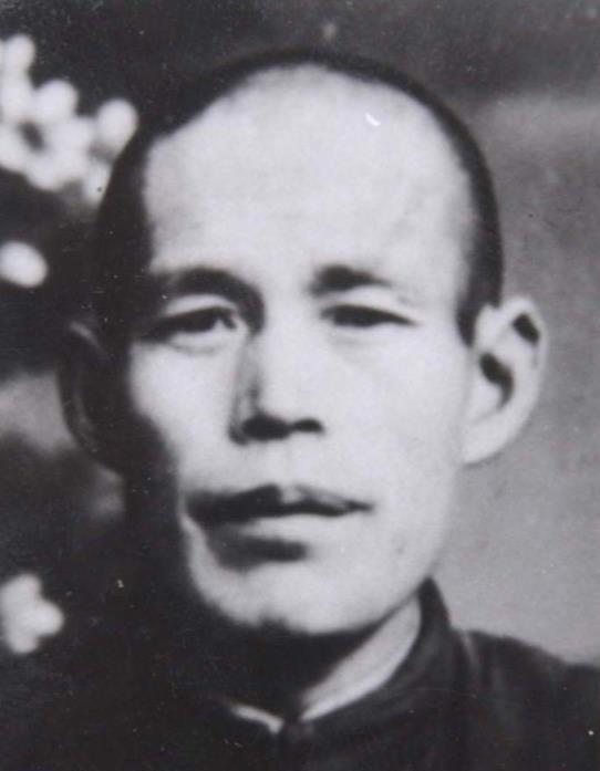 [微风]1934年，3000名红军被十倍于己的敌人包围，战士们写下血书，准备慷慨