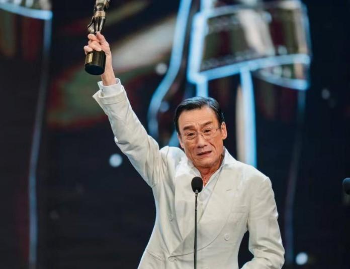 周星驰演技，和梁家辉相比其实差得远呢！
 
有人说周星驰做得那么好，拿过几次影帝