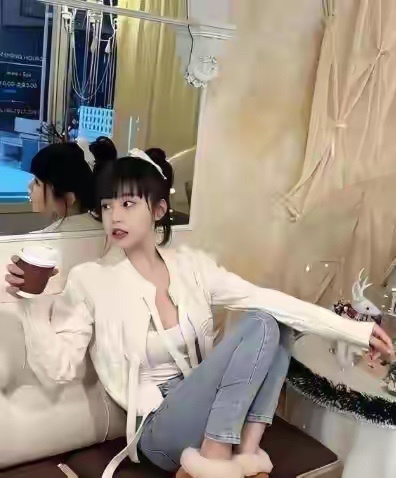 司晓迪为何让男星倾心？幼态脸纯欲身材只是表象，秘密是她零负担 