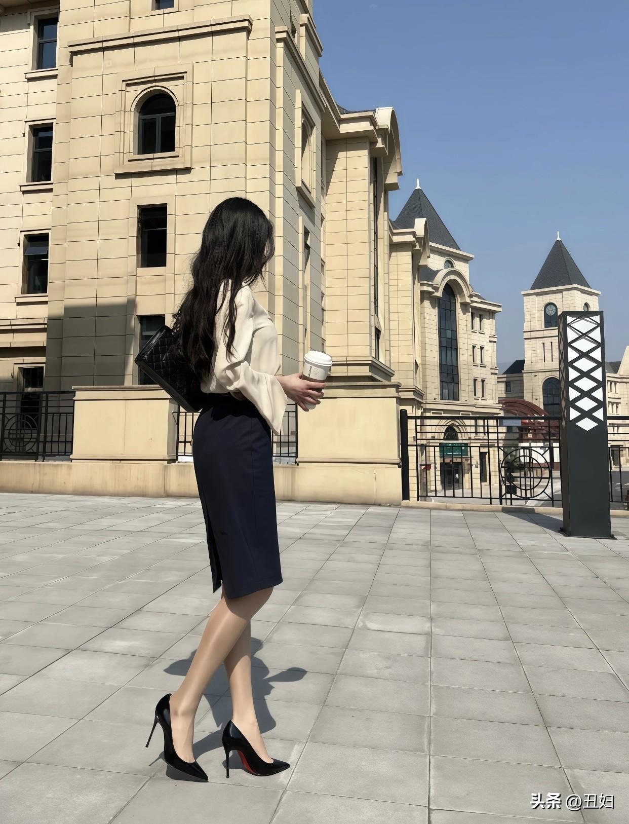 女人都喜欢穿高跟鞋吗高跟鞋款式多样，能搭配不同风格的衣服。