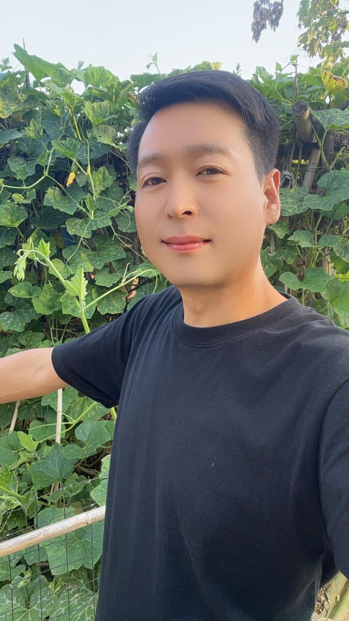 “人这一辈子，什么才是幸福，你穷了有人陪你，你累了有人疼你。你痛了有人...