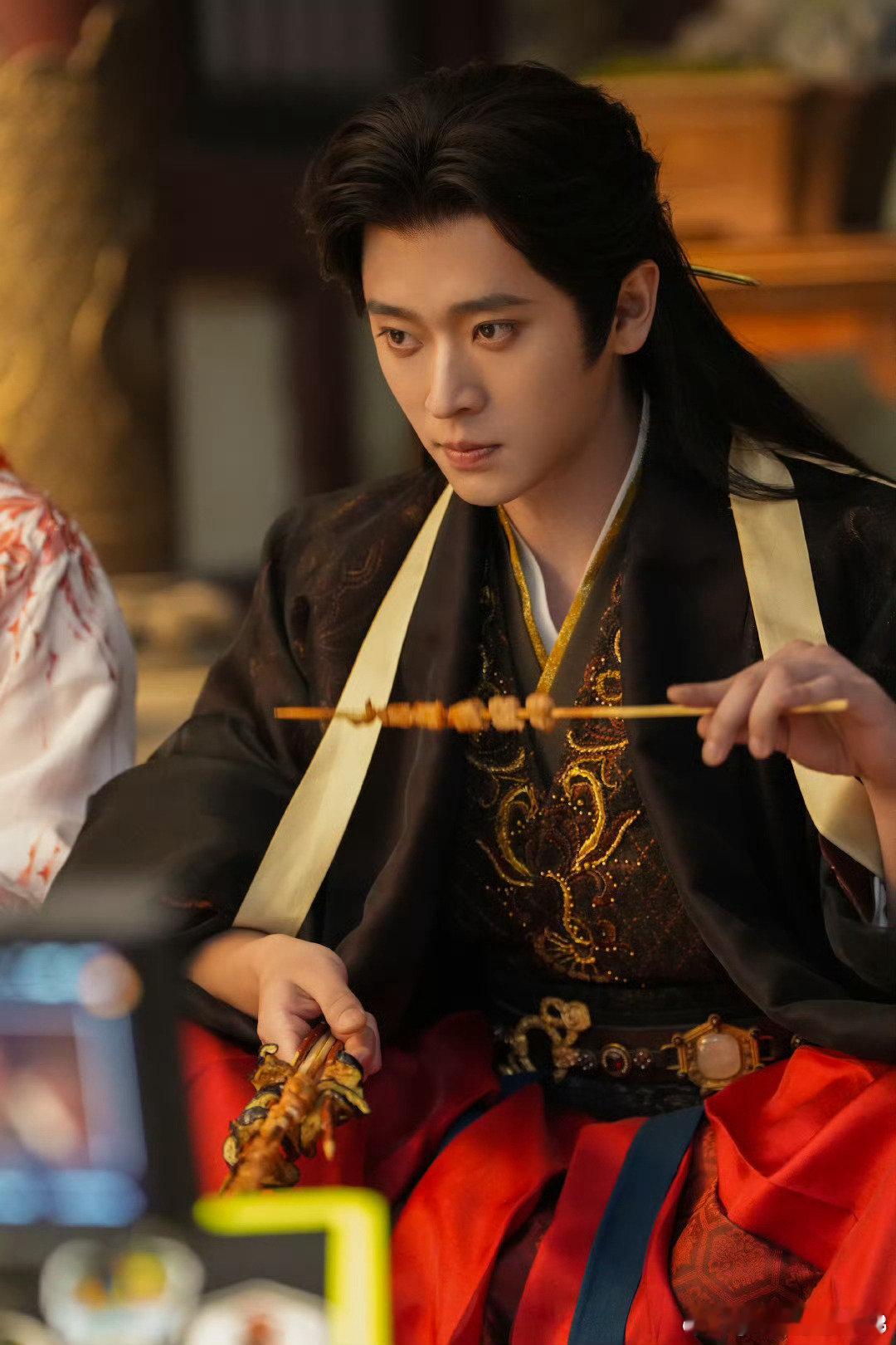 丞磊变脸这一块 就连当背景板都能靠变脸演出不耐烦，丞磊对角色的把控真的太到位了！