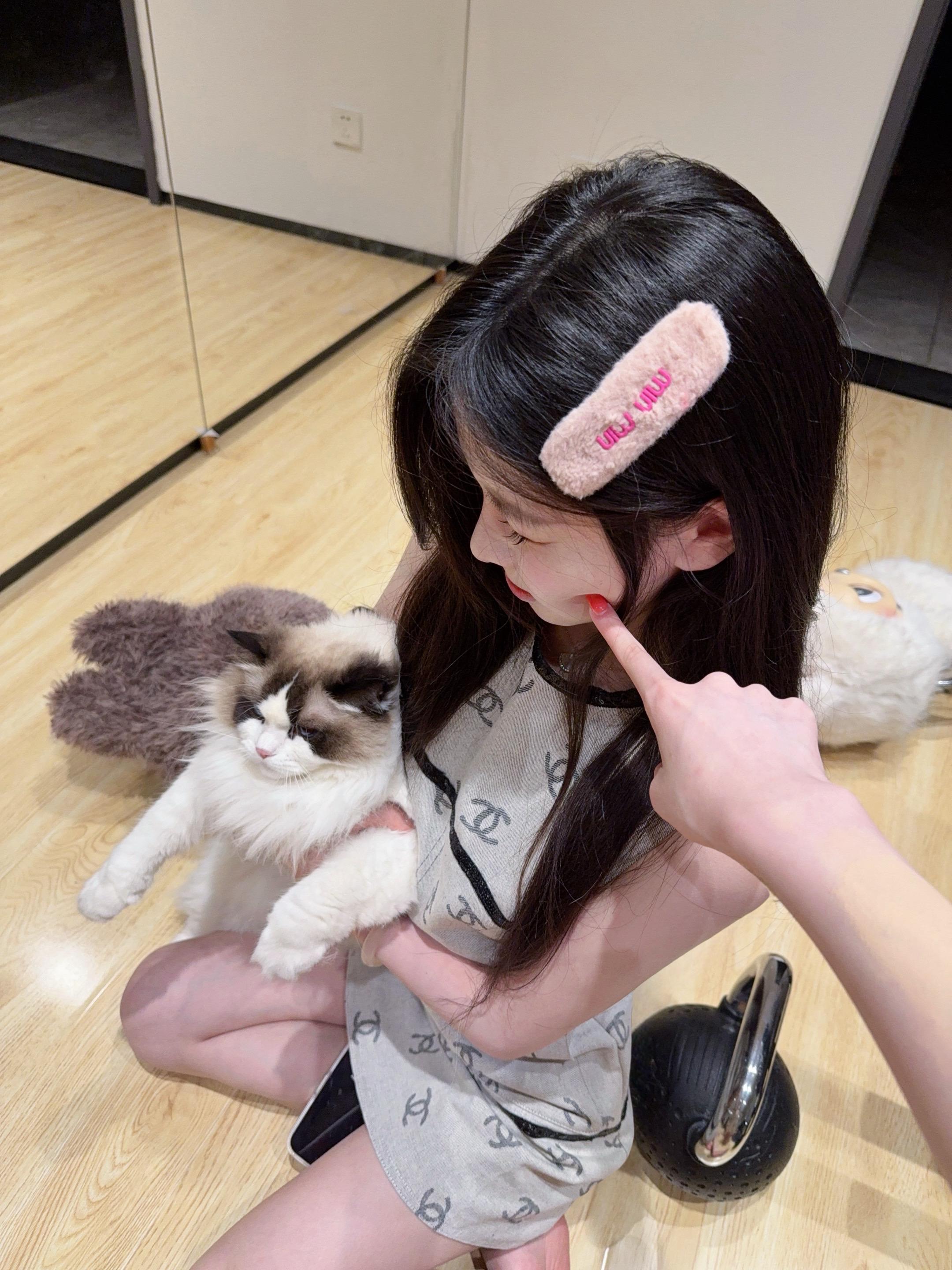 摸一嗷喵•̀ω•́ฅ