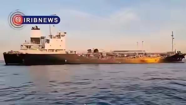 伊朗在波斯湾扣下美国油轮，是对美国霸权强有力的回击！就是明确告诫美国
以后再在“