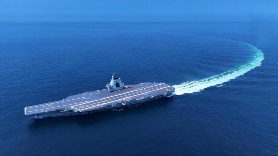 中国海军将打破常规、抢跑未来？谁能想到，福建舰还没正式服役，它的“年轻搭档”四川