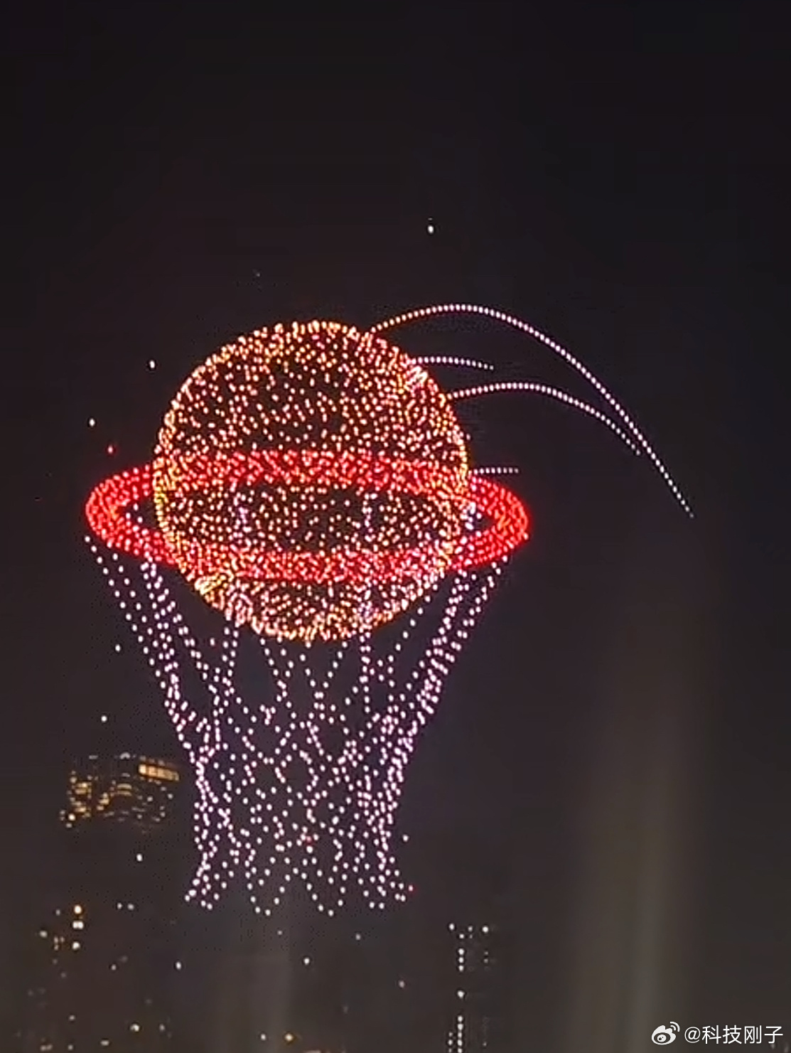 库里感谢中国球迷的MVP战车NBA球星库里来中国啦，这次来到了我们山城重庆，那么