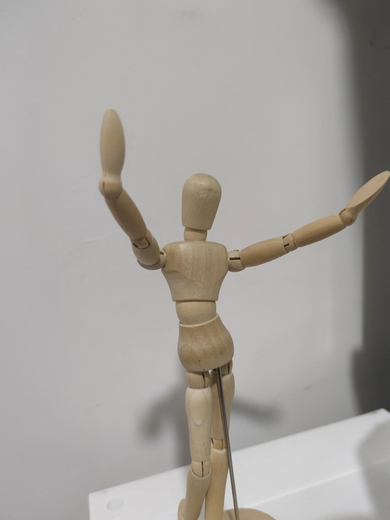 今天各大网络大厂上班的 程序猿感觉天都塌了！
原本国内ai被炒作的都上天了，一个