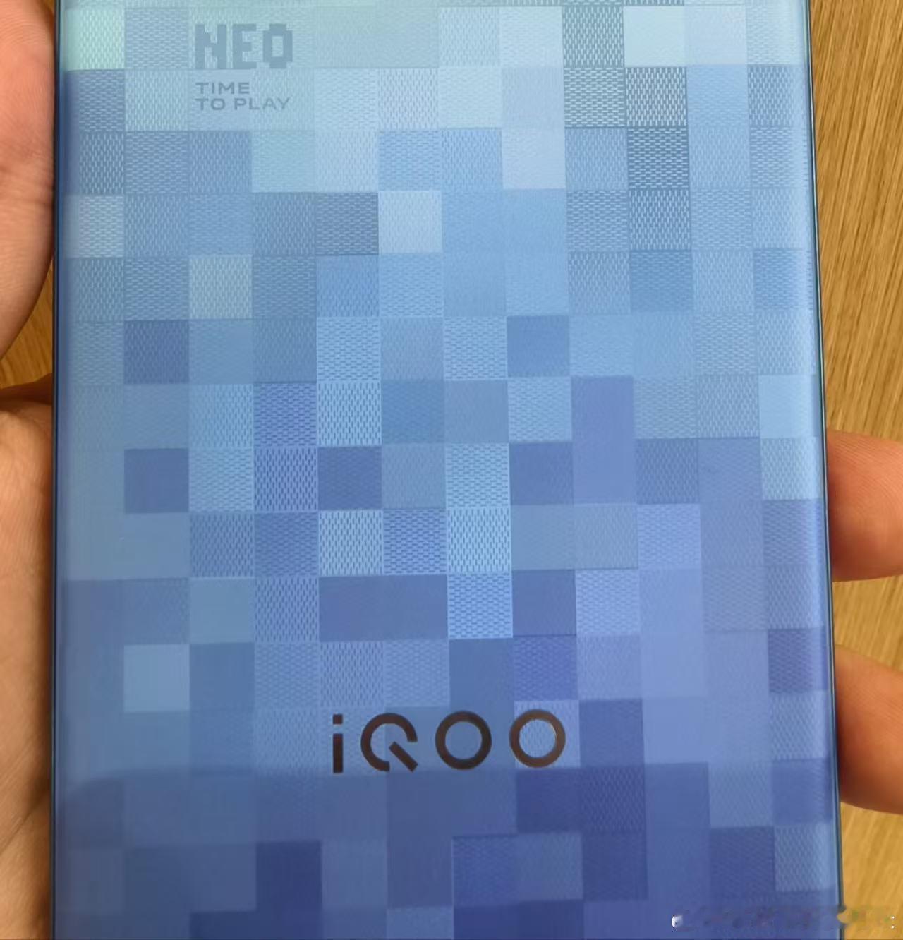 618闭眼冲iQOO新品 iQOO这波像素风是跟上了，但我有一问，其实你是冲着我