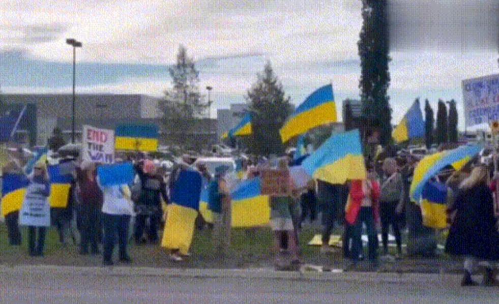 超过半数乌克兰人，准备抗议对俄罗斯做出不可接受的让步。

当基辅街头的落叶又一次