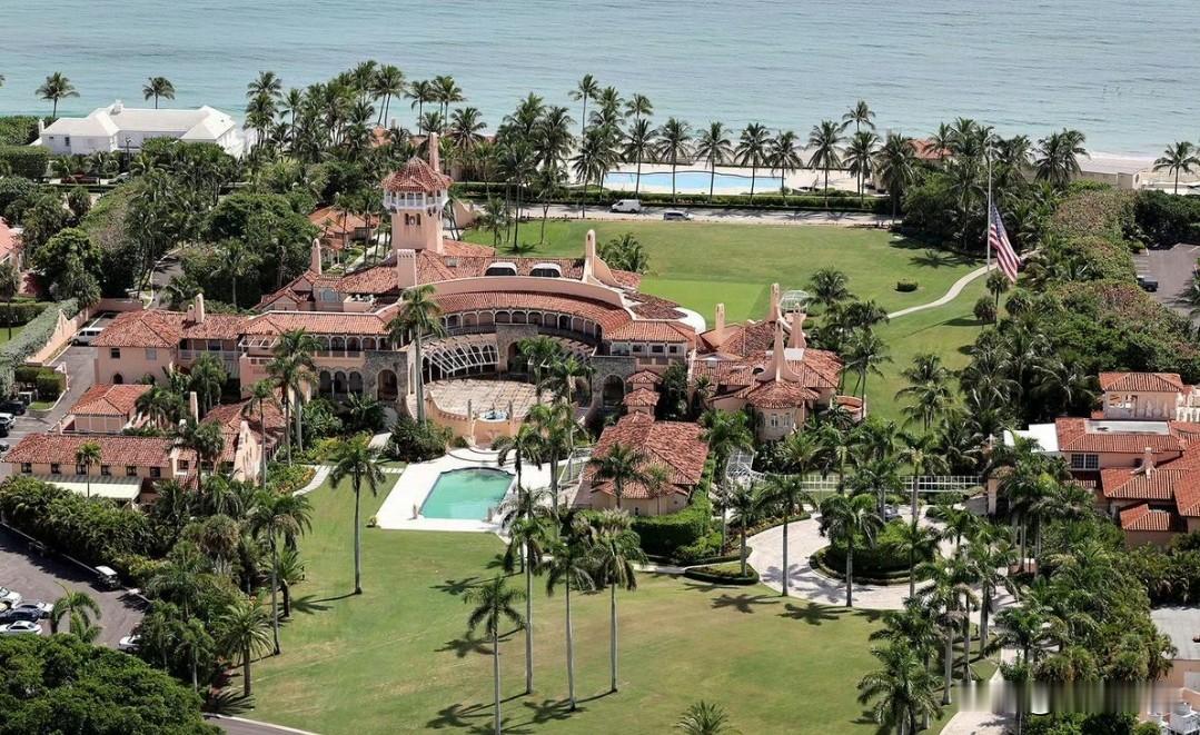 美国特勤局透露，周日凌晨，一名二十多岁的小伙试图突破特朗普位于佛罗里达州西棕榈滩