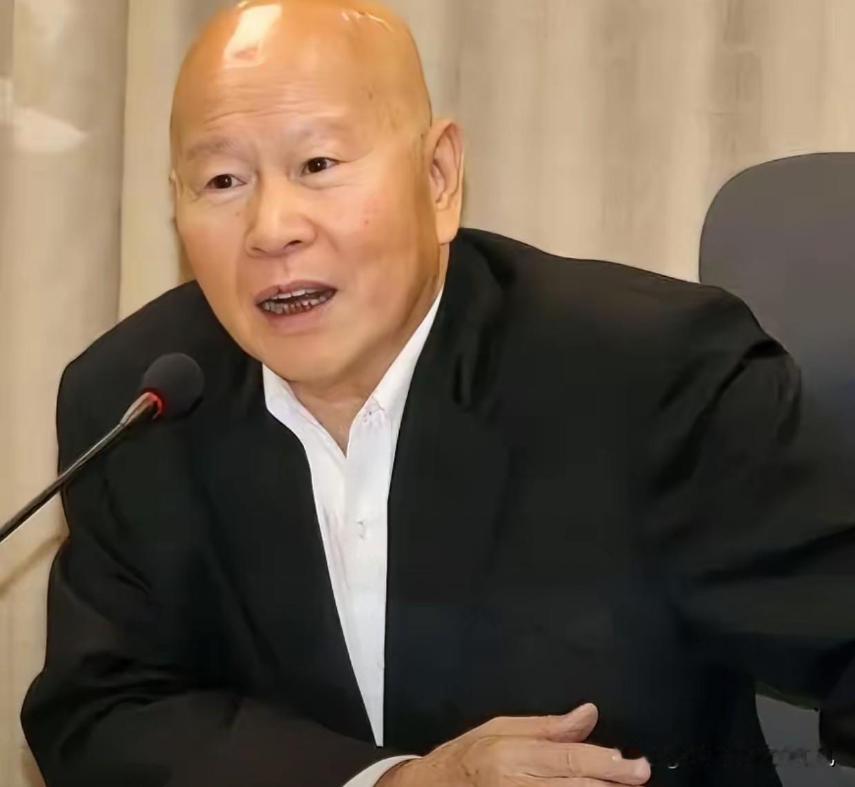 真搞不懂这自信从何而来！你们不接受又能怎样？
近日，台湾媒体人许信良大放厥词，声