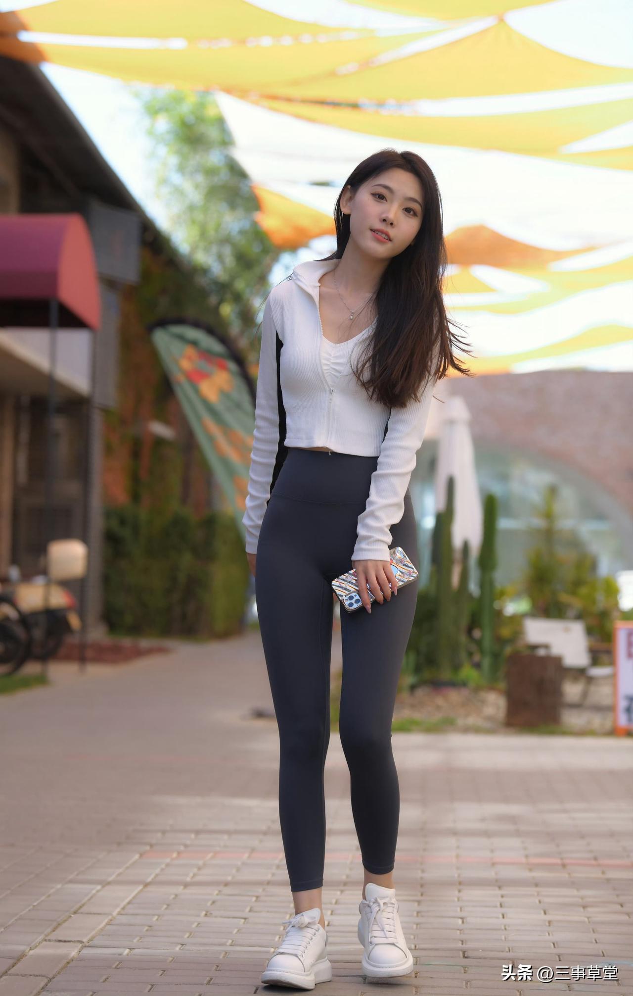 普通美女拍照能有多好看?舒适的运动穿搭，轻松hold住各种场合🔥 发质柔顺又加