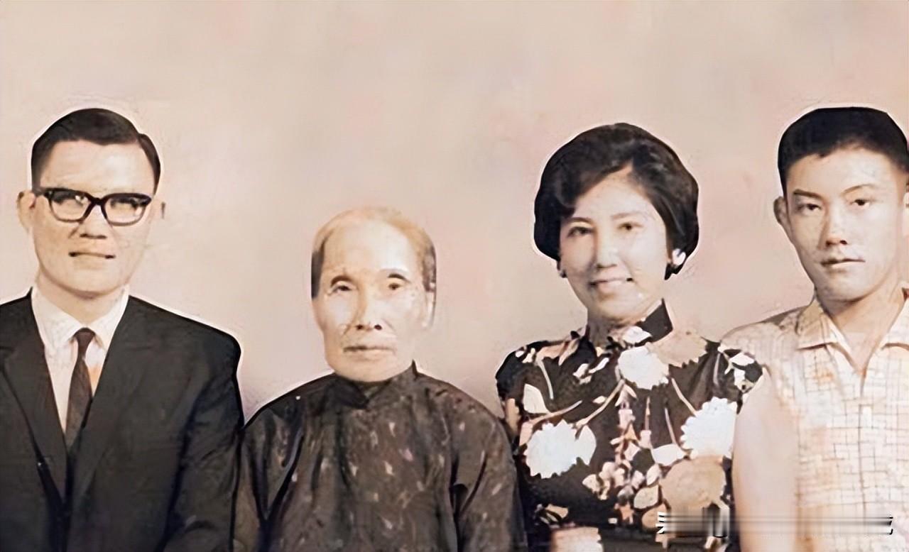 马英九母亲好漂亮，马英九就是遗传了母亲的盛世美颜。他姐妹四人长得都没他好看，他也