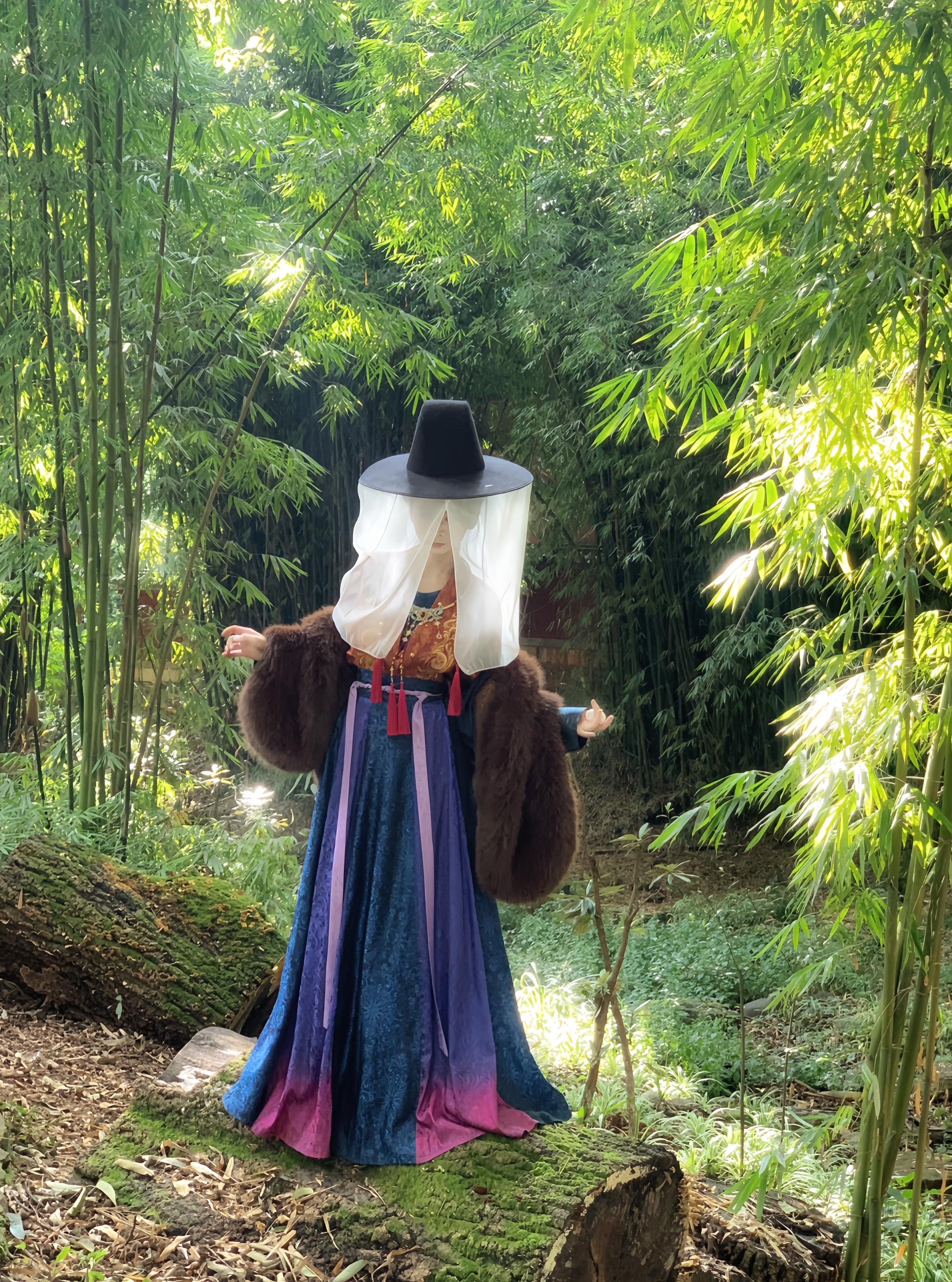 观天地之间，我只见我。