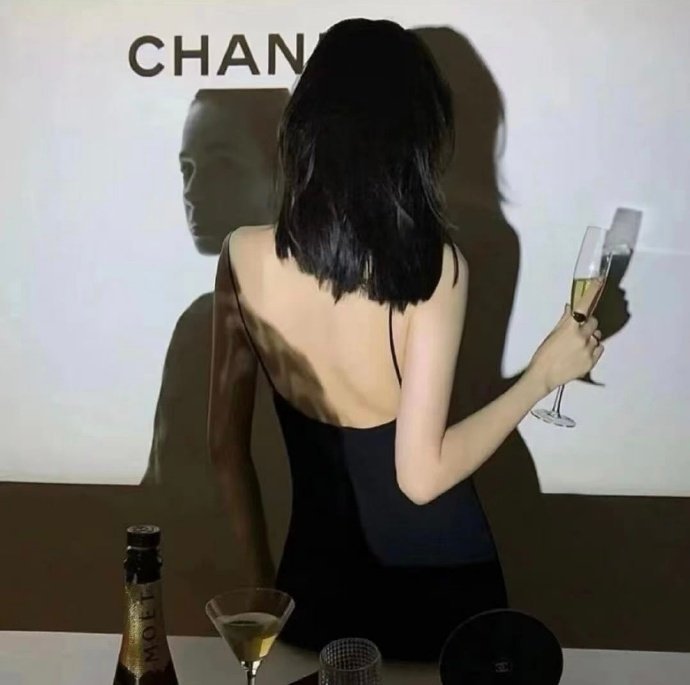 🌷“自信比美貌更有杀伤力 当你满脑子都是更好的自己 不被任何人影响自己的节奏 