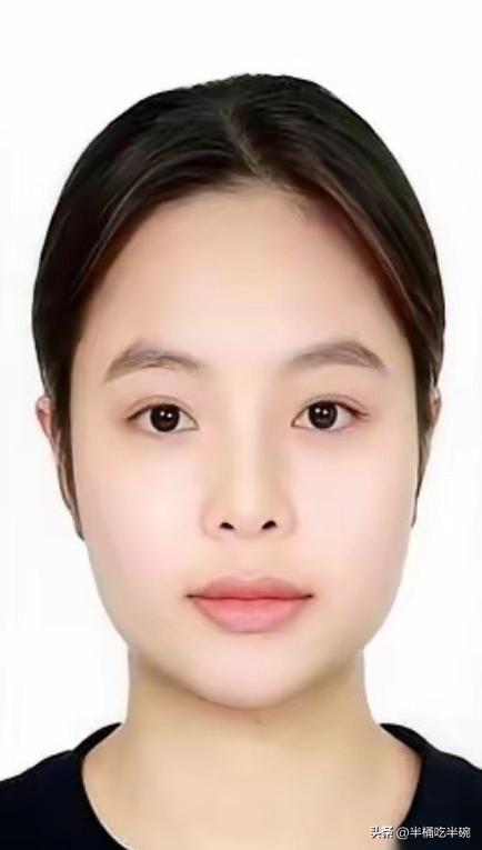 一个叫裴垂林的越南女孩，在云南大学读硕士。她干了一件让不少越南网友 “刷新三观”