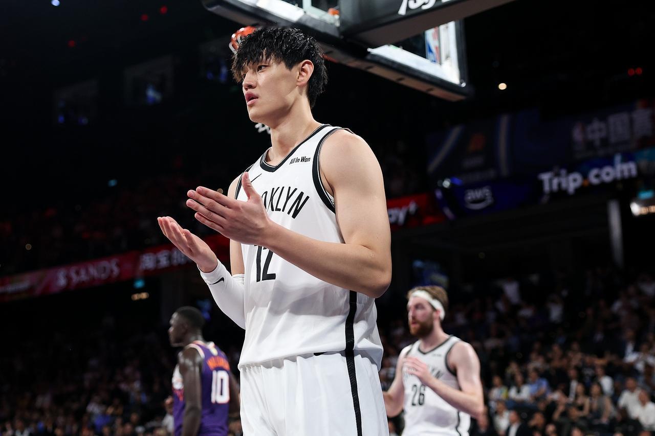 篮网把NBA中国赛搞砸了！
原本是被当做半支主队的，加上签曾凡博，更获得不少球迷