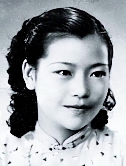 1976年，一位白发老妇纵身跳入北京护城河，打捞后人们才知，她是国民党将领黄维的