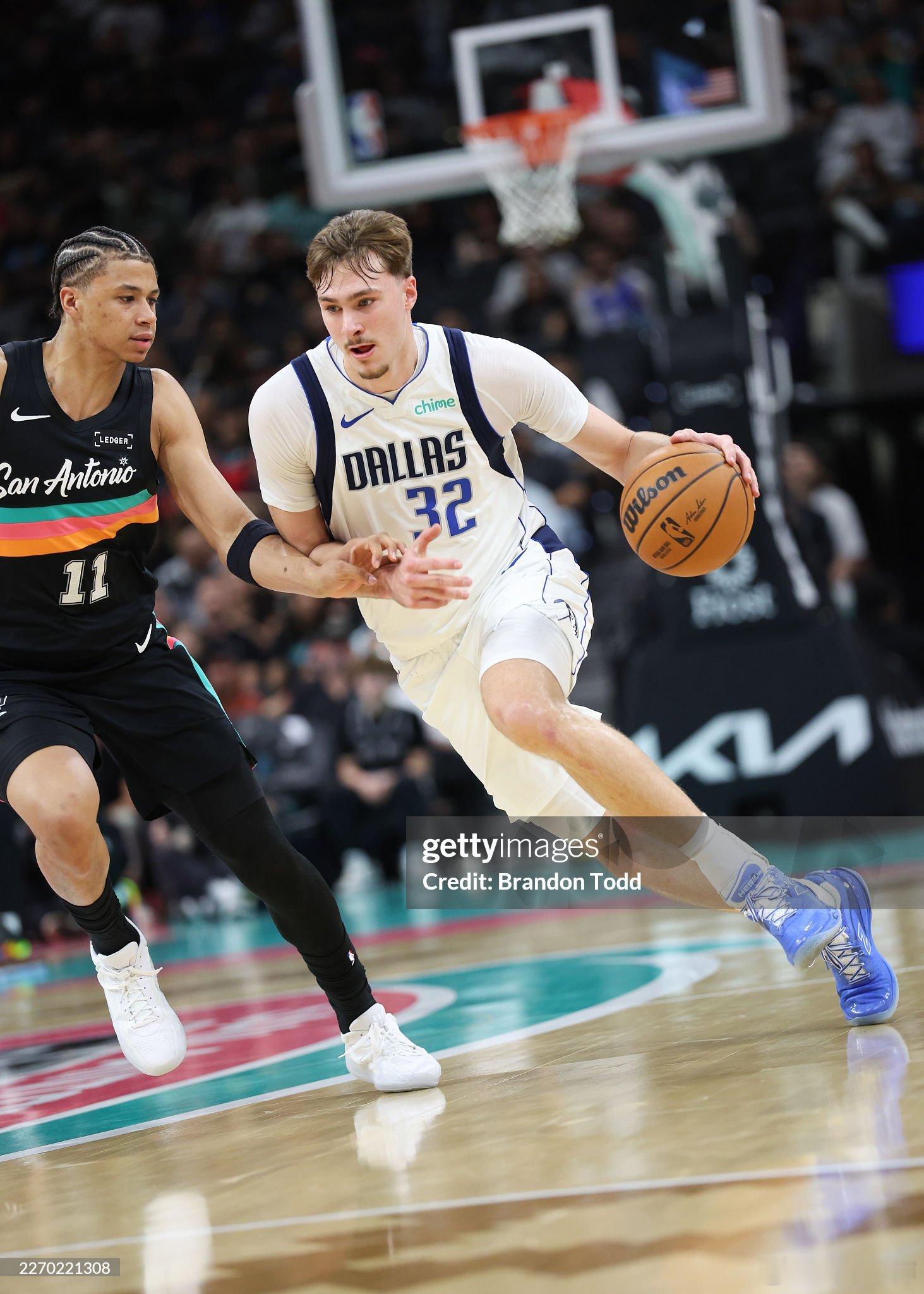 MFFL 第二节还剩7分55秒，弗拉格已经砍下21分！独行侠vs马刺弗拉格克努佩