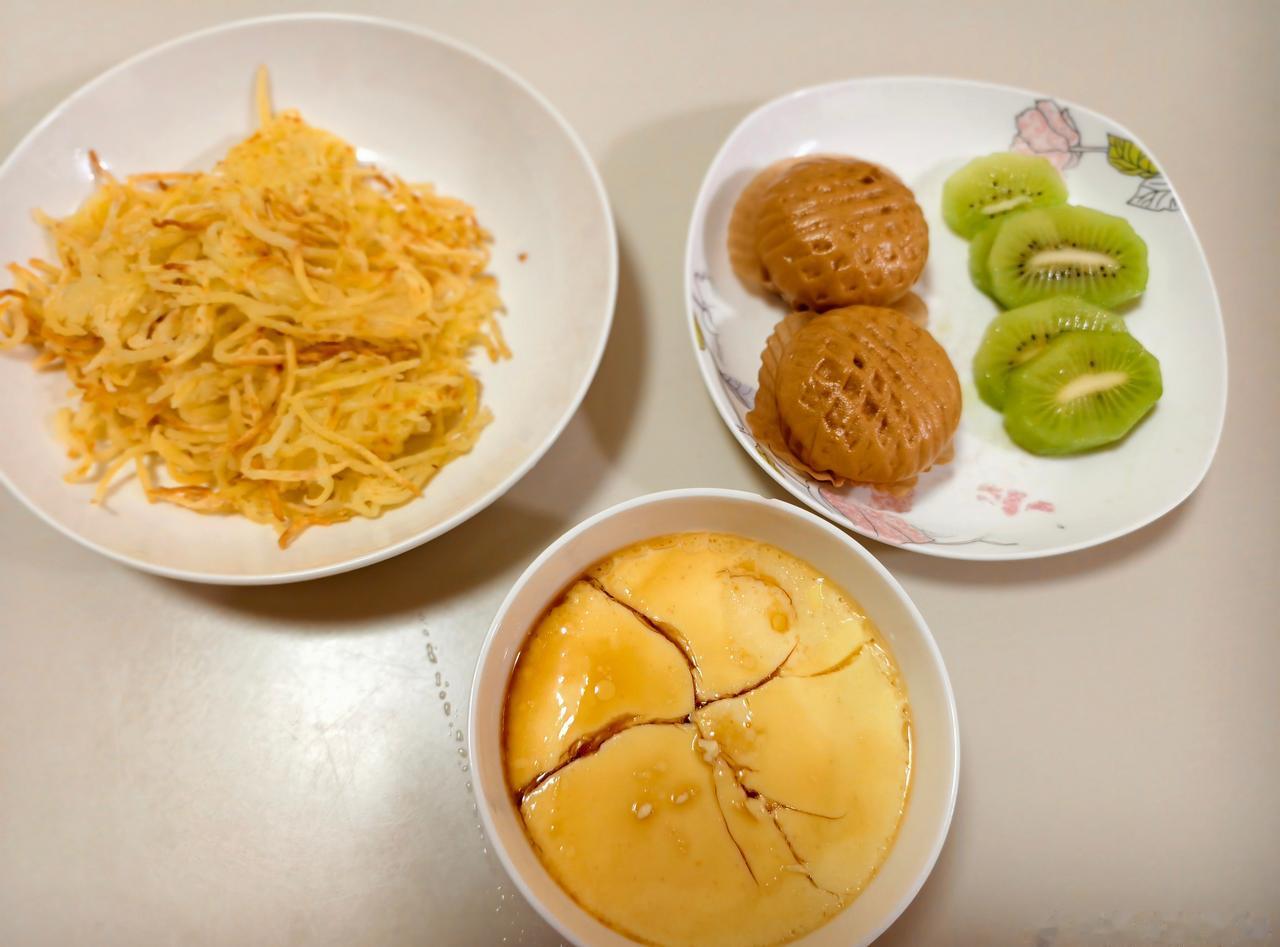 早上好呀！
今天周五啦好开心
明天终于不用5：30起床了
今天送孩子上学路上看到