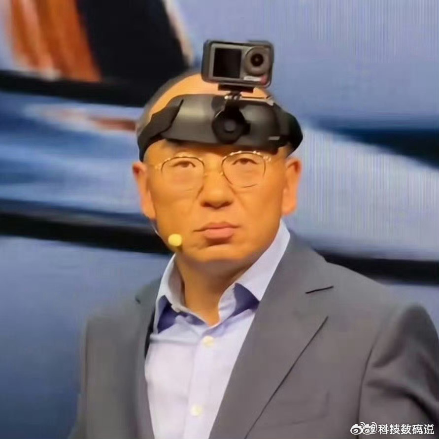 莲花CEO戴摄像头讽刺车顶激光雷达这品牌没救了，狠起来了自己爸爸兄弟车企都骂