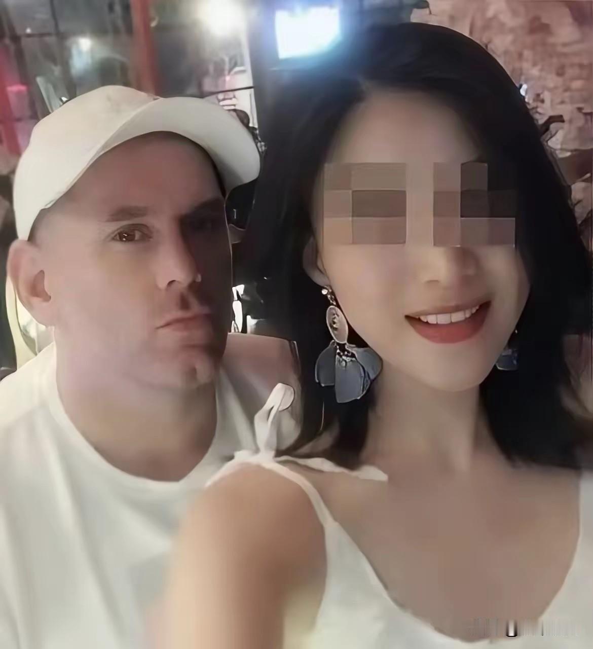 洋外教光环该碎了

这事最刺眼的，不只是一个外国人作恶，而是他靠“外籍身份”包装