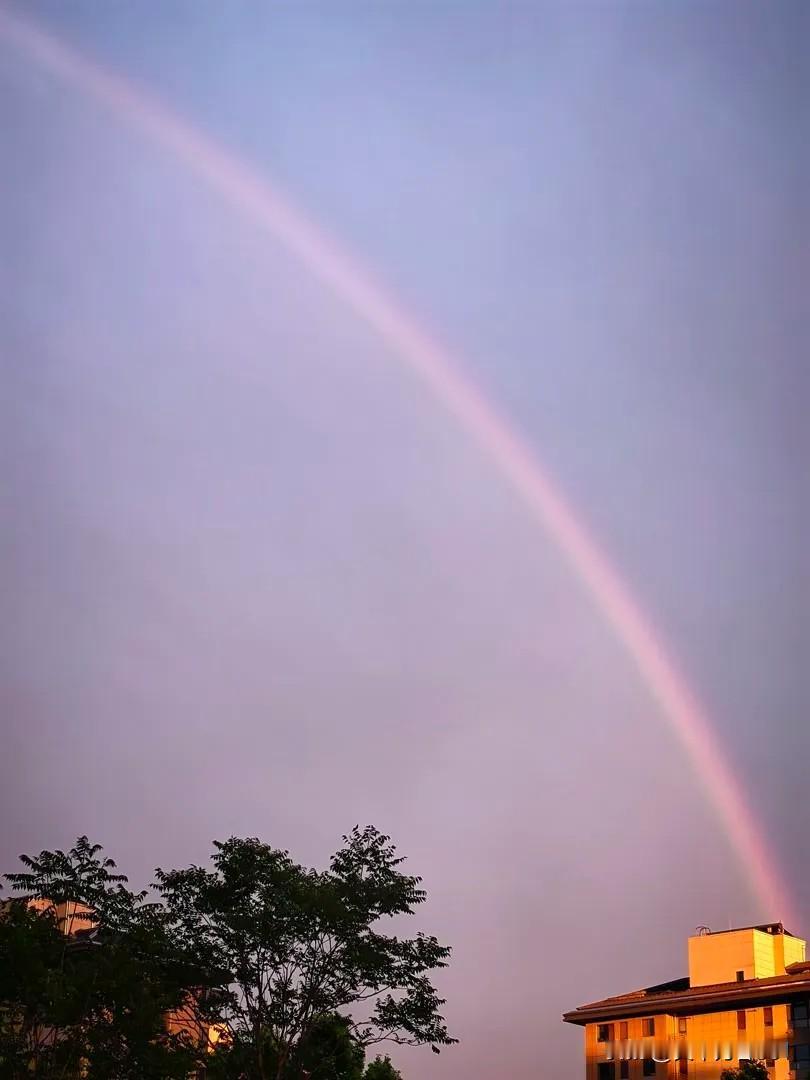 五一假日日记北京今日傍晚的彩虹🌈，太美了