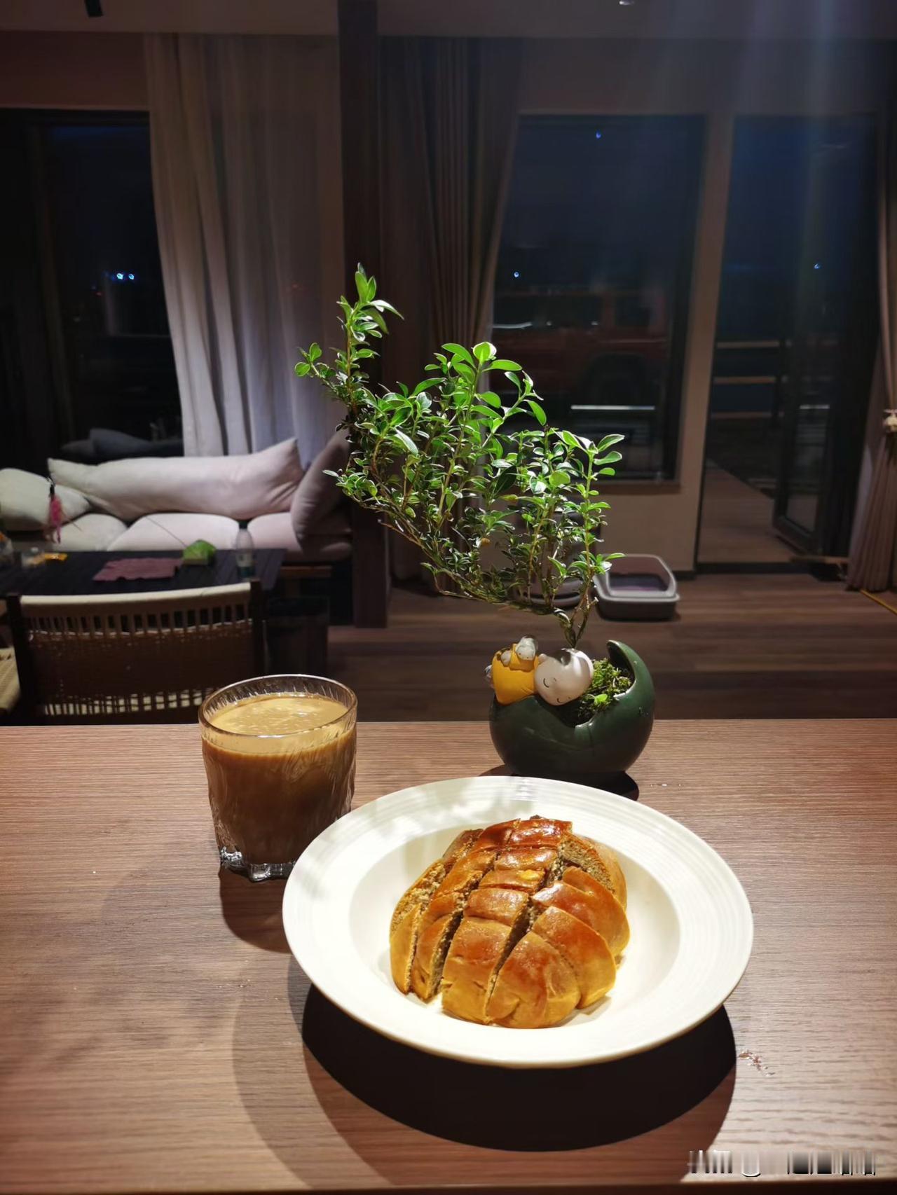 中年老登现状：
饭要热、觉要足、事要少、心要宽
阳光向上乐观积极
那才是我们每天