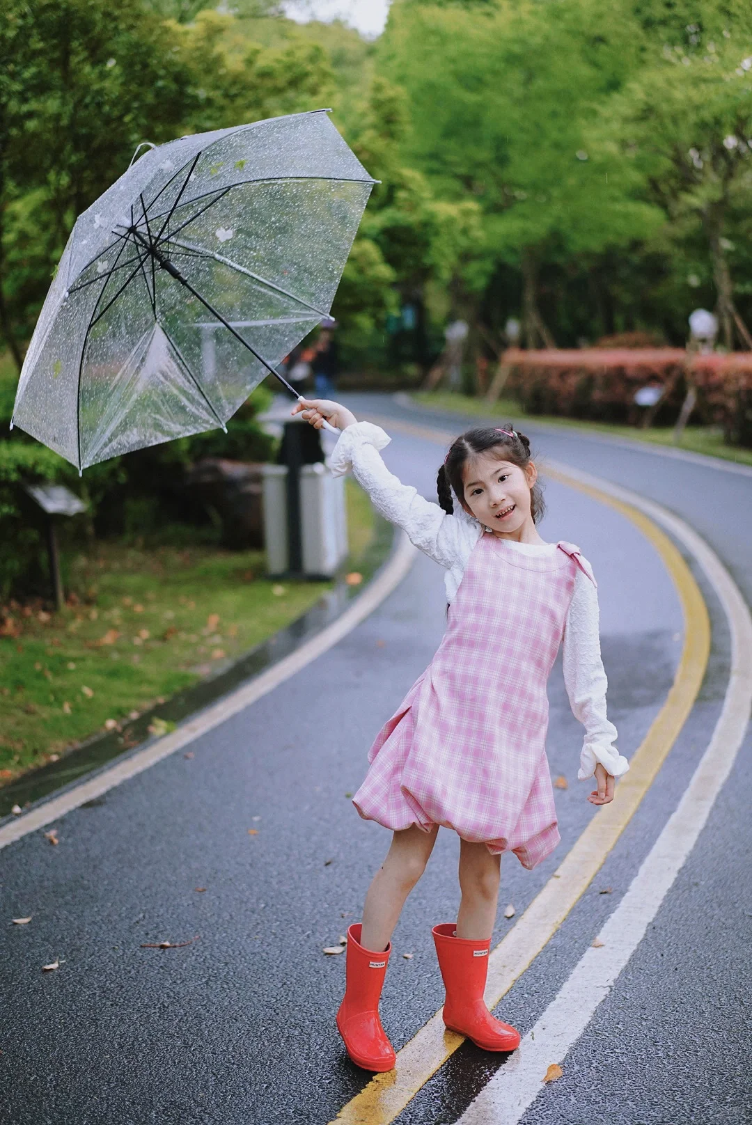 就要逛公园下雨也没关系