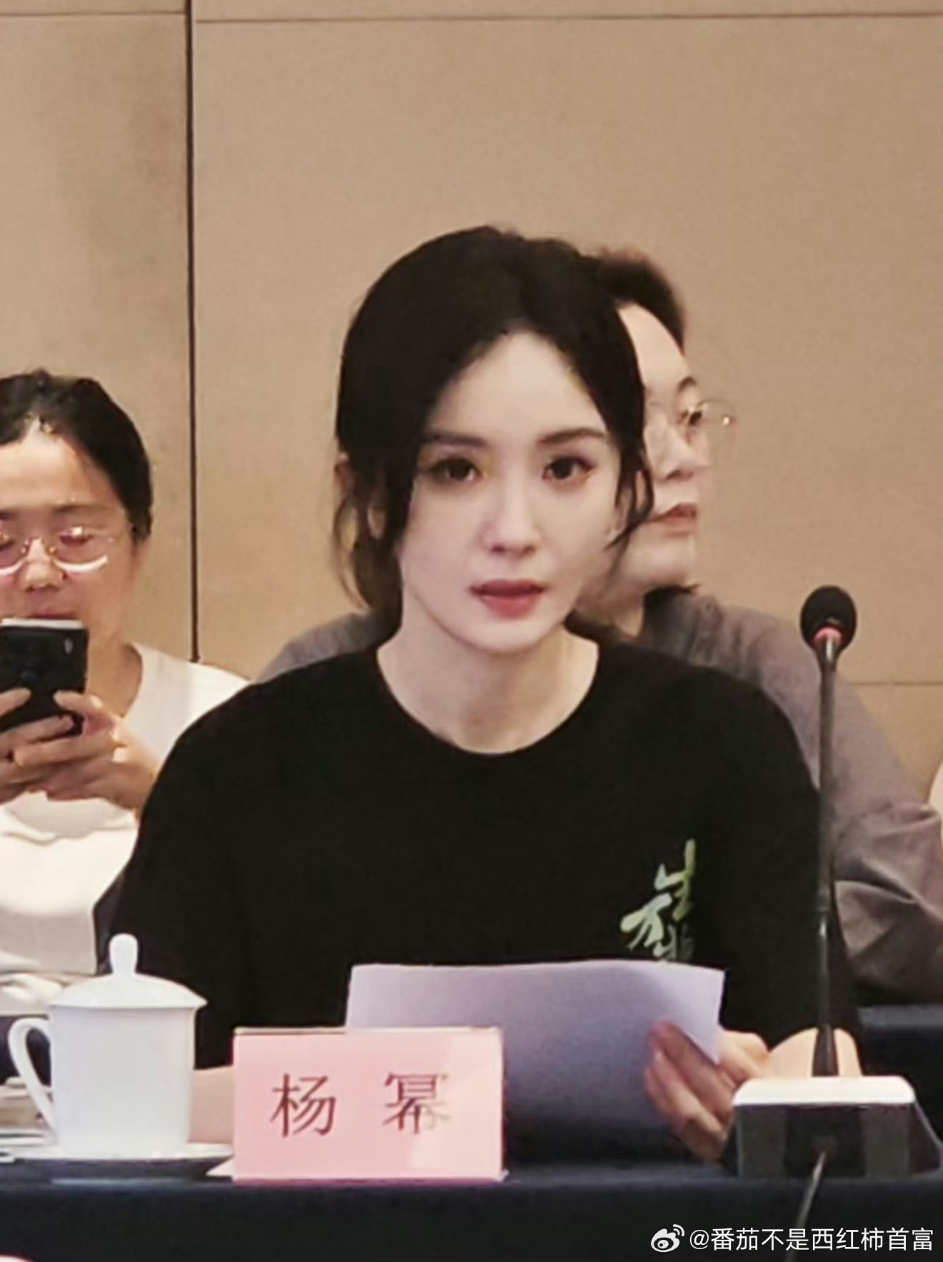 杨幂现身生万物研讨会！这个状态也太太太太太好了吧！！好像我的体制内女友[点赞][