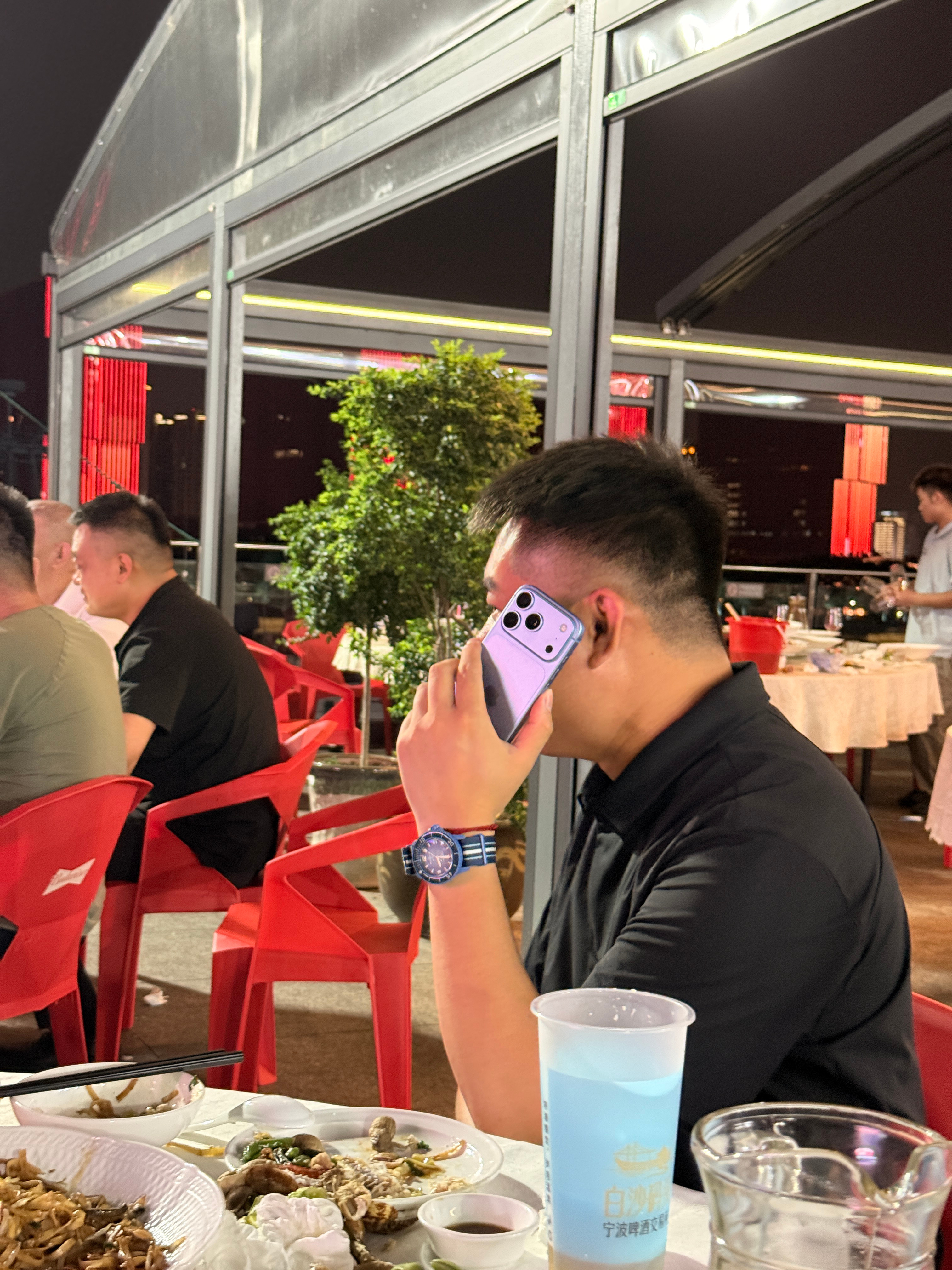 第一批拿到 iphone 18的人 电话有点多[柯基]​​​