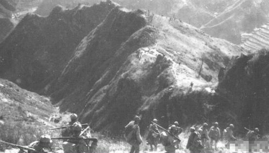 1938年，500日军屠村后沿山沟撤退，25岁团长率部狂奔25公里设伏，一夜全歼