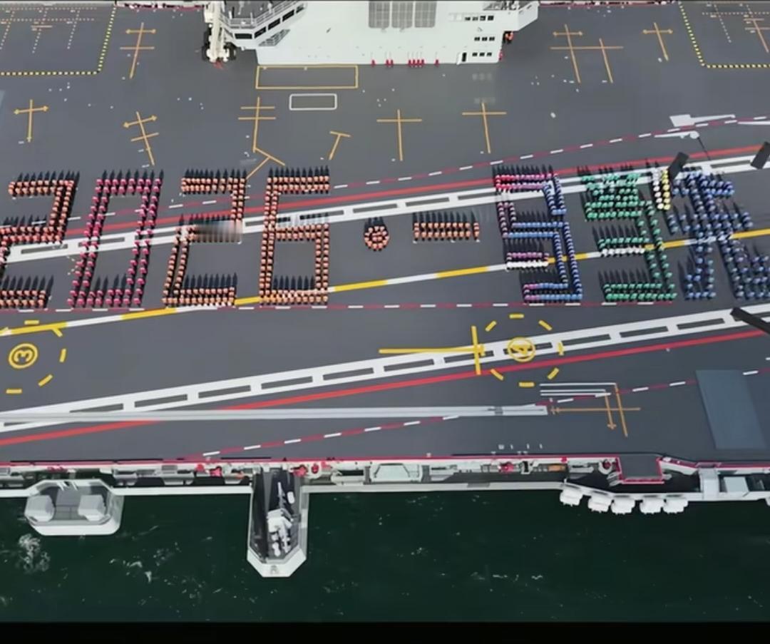 硬核拜年！八万吨的福气来了！请全国人民笑纳！
      "福建舰全体官兵，祝全