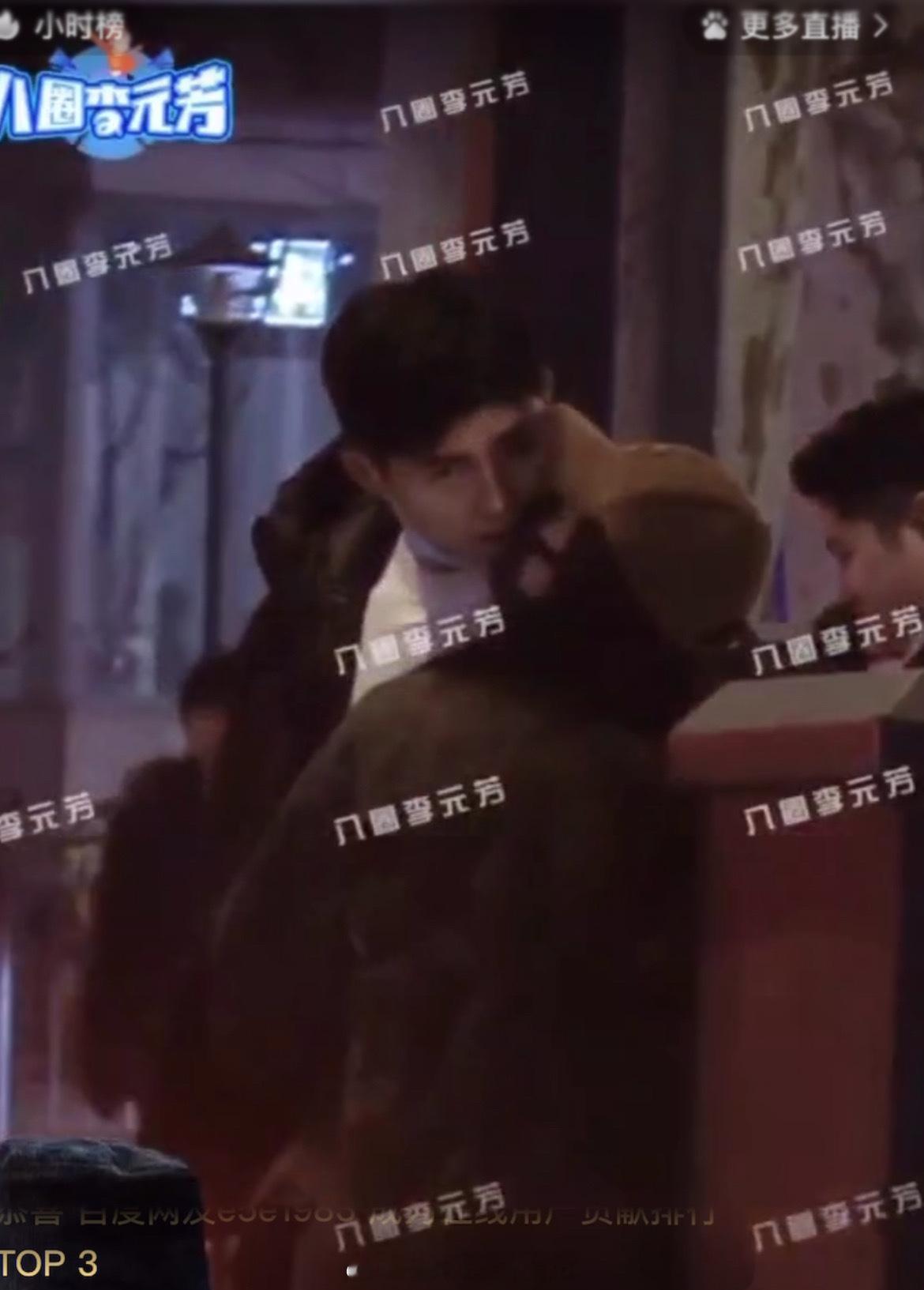 狗仔直播透露了杨采钰和男友牵手逛街，还一起到妇儿医院就医⬇️ 