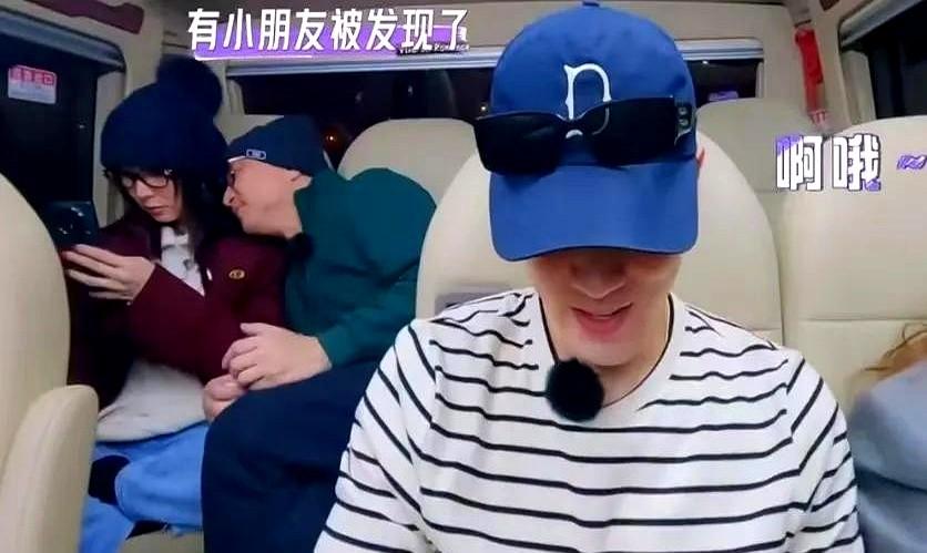胡静这波突击检查直接把我看乐了！

昨晚她给儿子打电话查岗，发现都晚上九点多了小