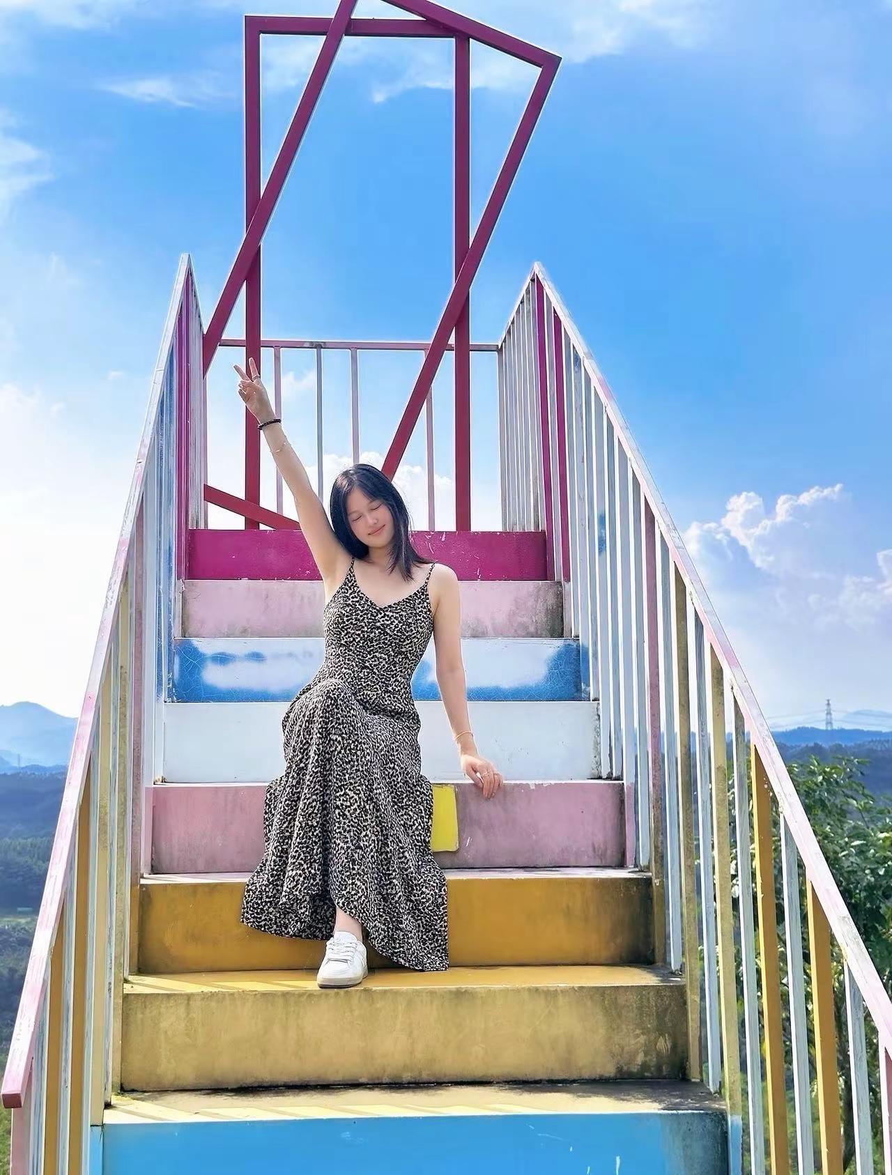 国庆躲人计划✨惠州这片大草原太治愈了。国庆不想扎进人堆里，和闺蜜挖到惠州这片山野