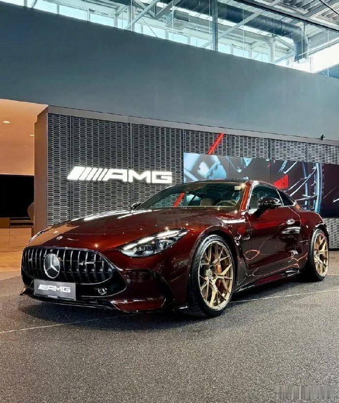 迎春接福，梅赛德斯-奔驰GT 63 4MATIC，双门轿跑的优雅与力量，助您在红