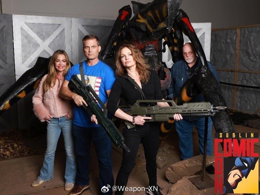 #兵器影像[超话]# 这四位一起演的电影，各位都是多大年纪时第一次看的？ ​​​