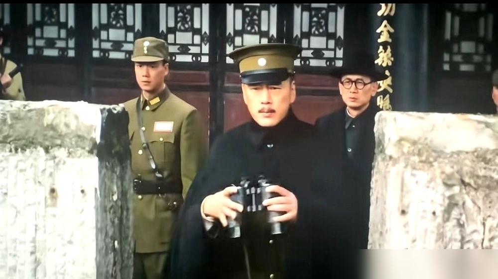 电影《四渡》票房破了2亿。

王耀庆演的蒋介石，火了。

为了演好这个角色，他读