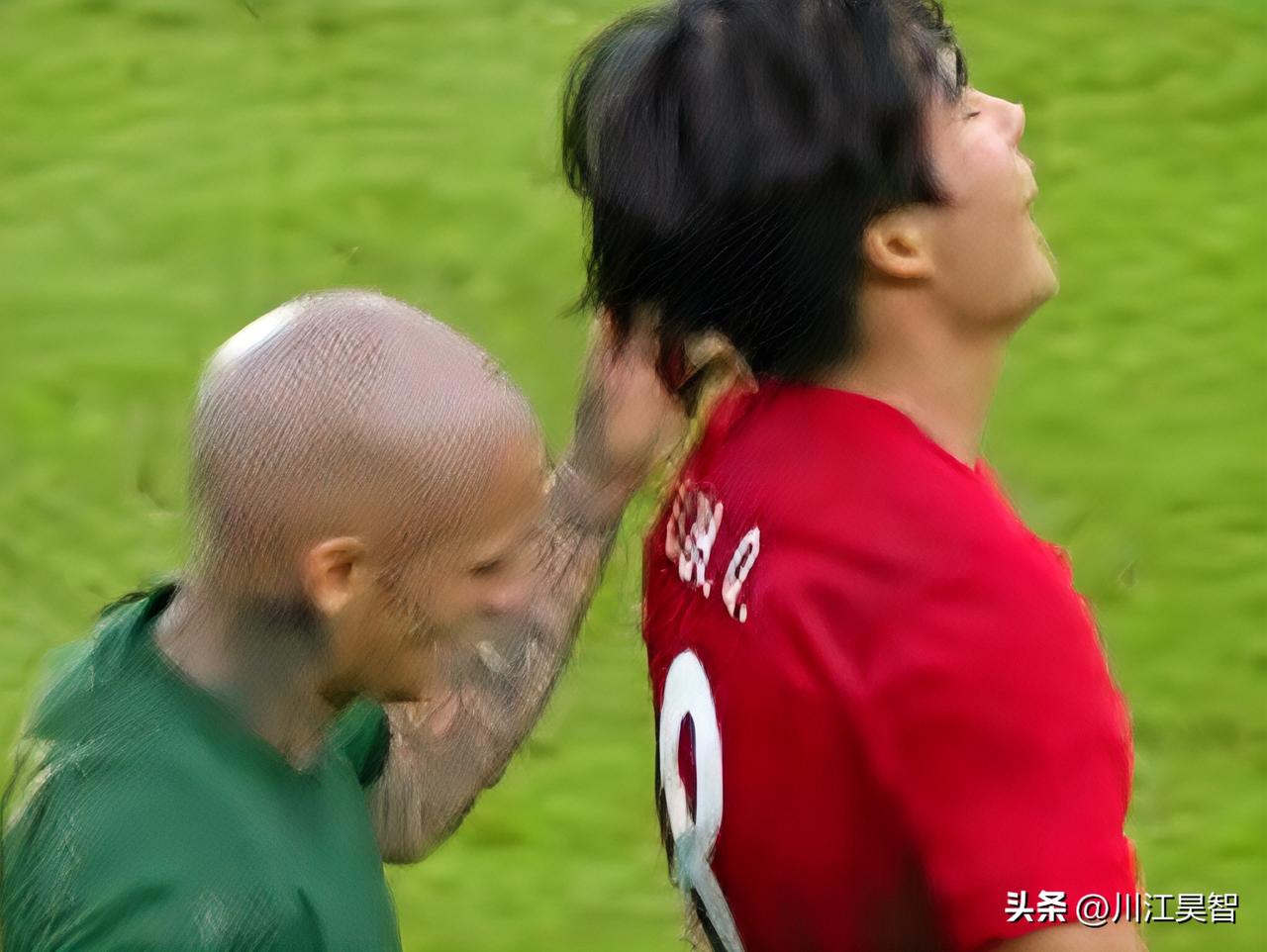 秃头急眼名场面：米特里策薅发事件
 
浙江队外援米特里策在场上一顿操作猛如虎，结