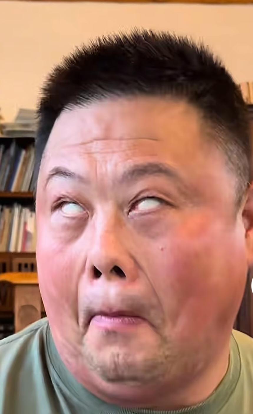 九里山人唱二人转《王二姐思夫》，嗓子确实不错，可是味儿完全不对，唱《王二姐思夫》