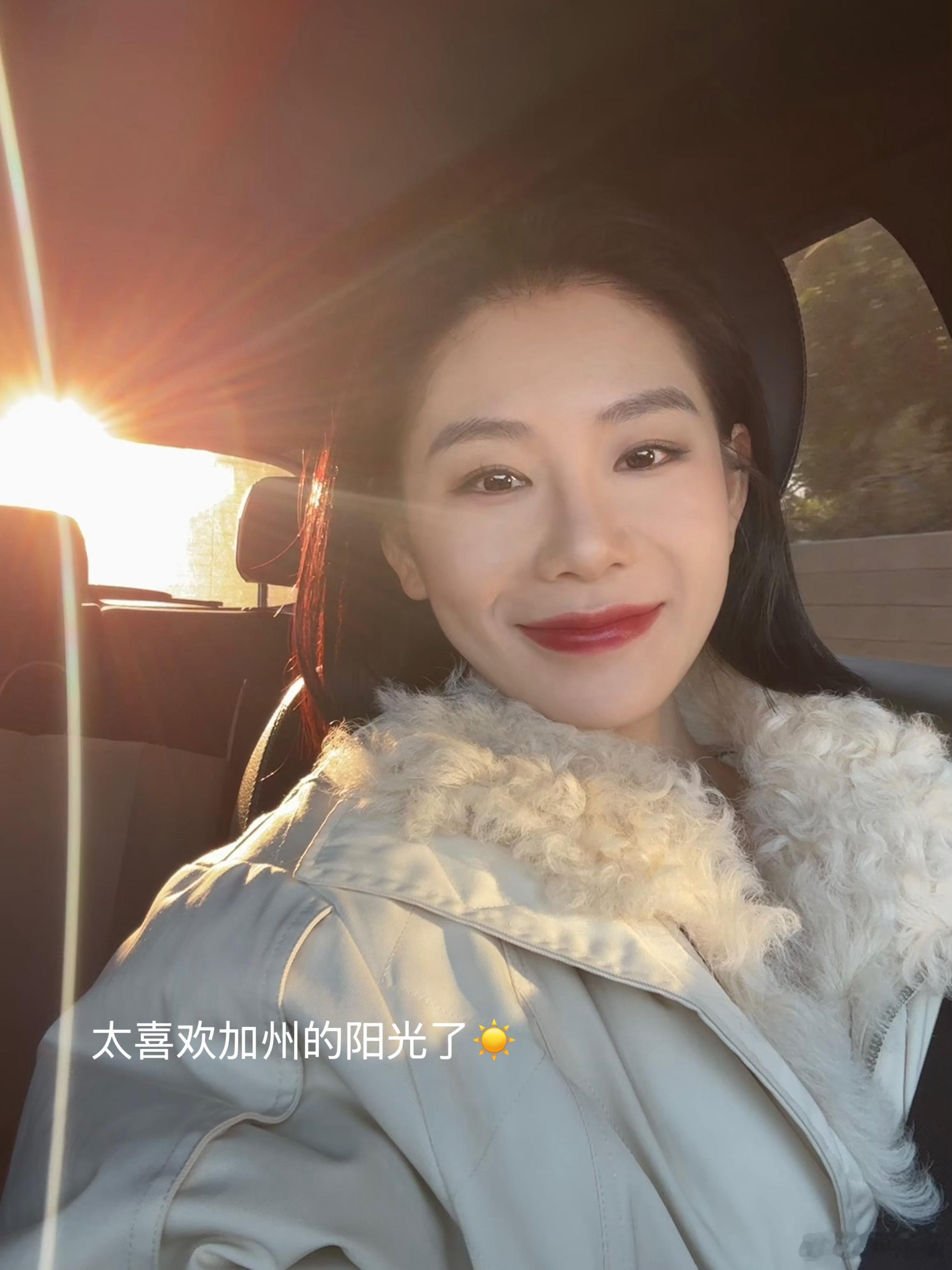 一对着镜头我那两个手指头✌️就压不下去一点  ​​​