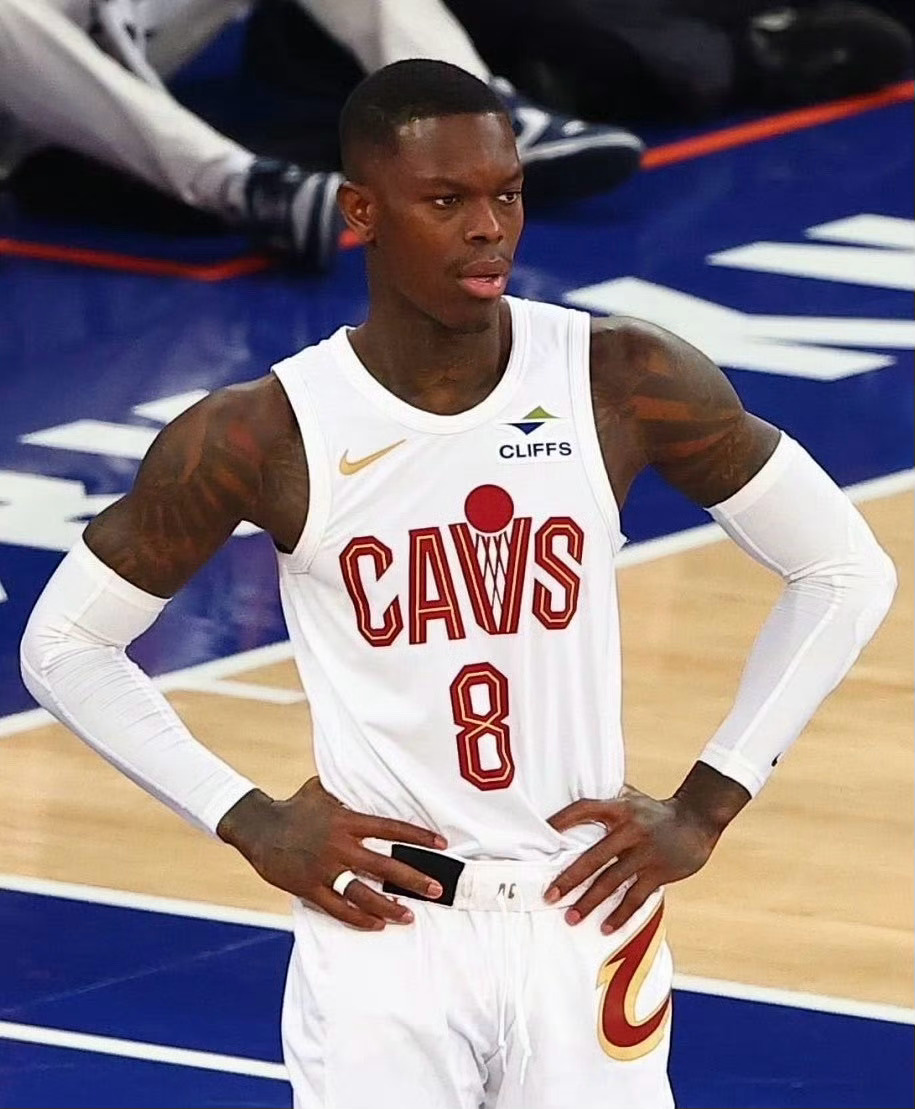 ESPN记者布莱恩·温德霍斯特透露，骑士正考虑透过交易腾出薪资空间：“我最近听到