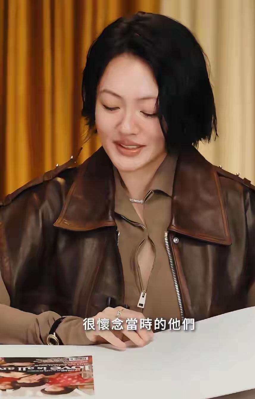 提起姐姐依旧红了眼眶。小S发布视频聊起大S，话音几度哽咽。时隔许久，她才真正读懂