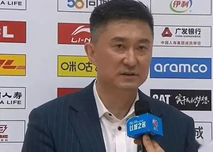 看看广东阵容的配置，你就知道杜锋是如何带领球队去争冠的

★首发五虎，一星四射！