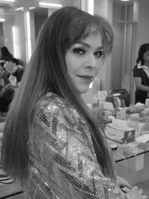梁小龙75岁歌手前妻离世！女儿公开丧礼安排