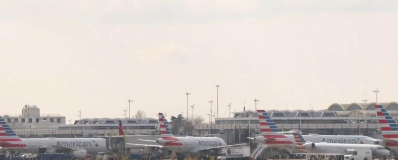 【美国数万机场员工无薪上班】
美国政府关门进入多周，全国近13000名空中交通管