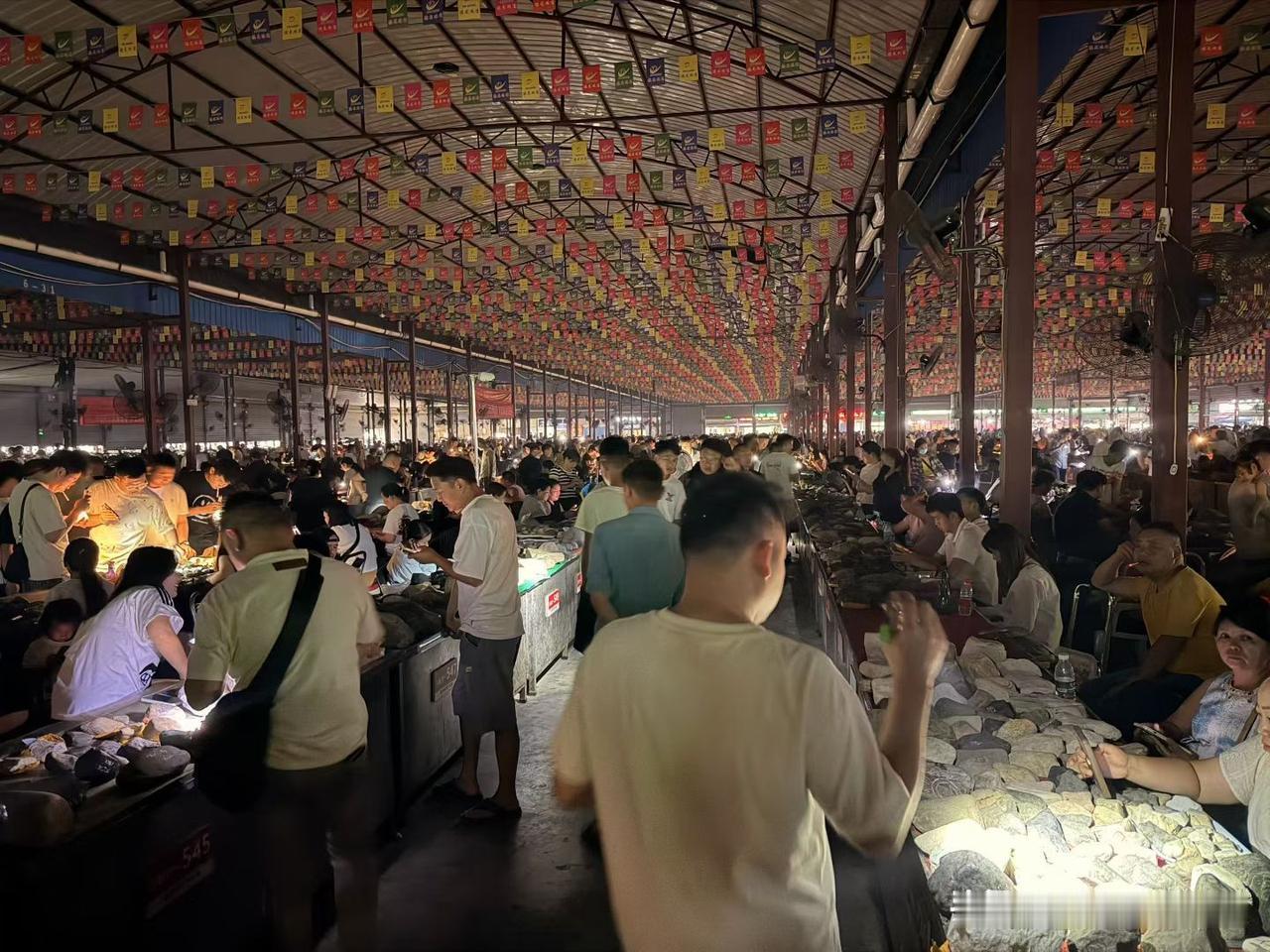 春日生活打卡季傣族村寨