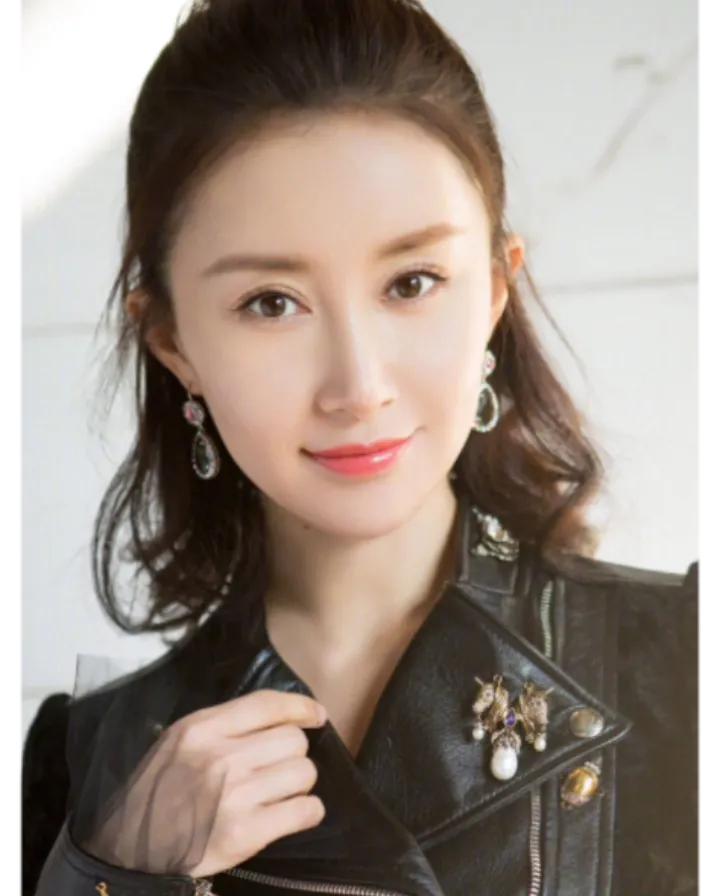舒畅跨界探索，短剧行业成新舞台

舒畅，一个在娱乐圈摸爬滚打多年的名字，近年来她