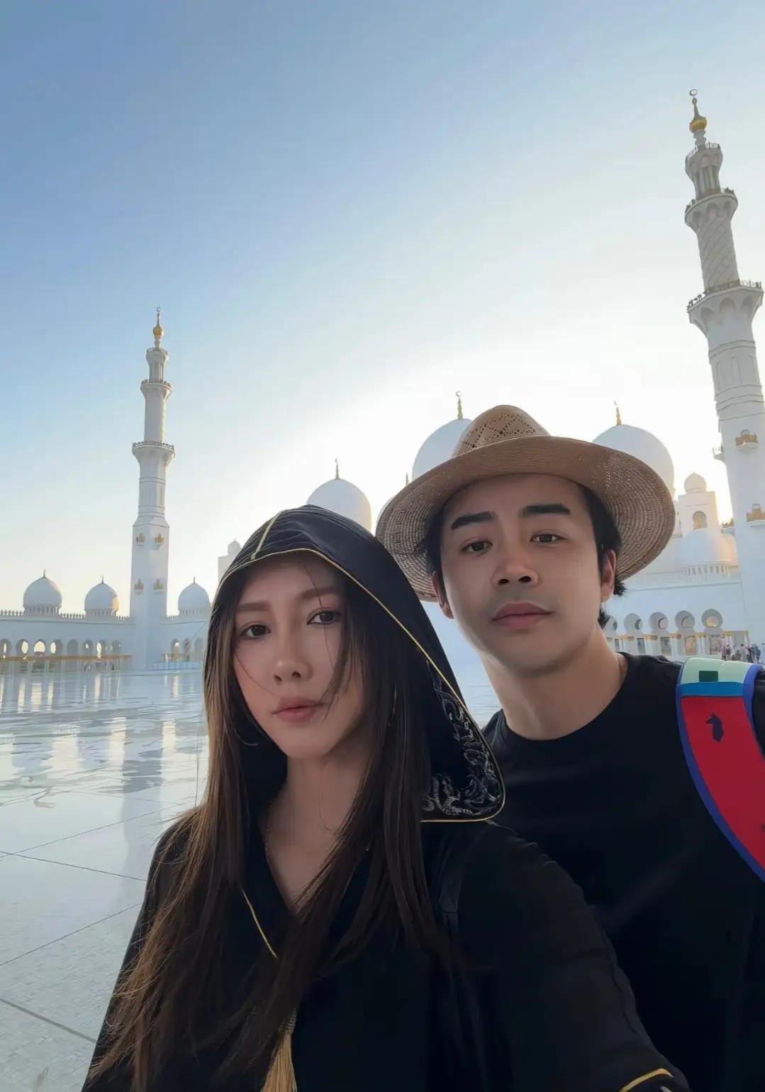 揪心转安心！李茂弦子一家撤离迪拜，11小时奔波抵阿曼抢票成功
 
中东局势突变，